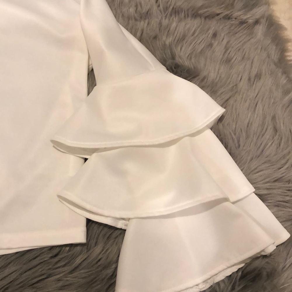 🦄Like New-Cream Scoop Neck 3 Layer Bell Sleeve ❤️ - Picture 3 of 4